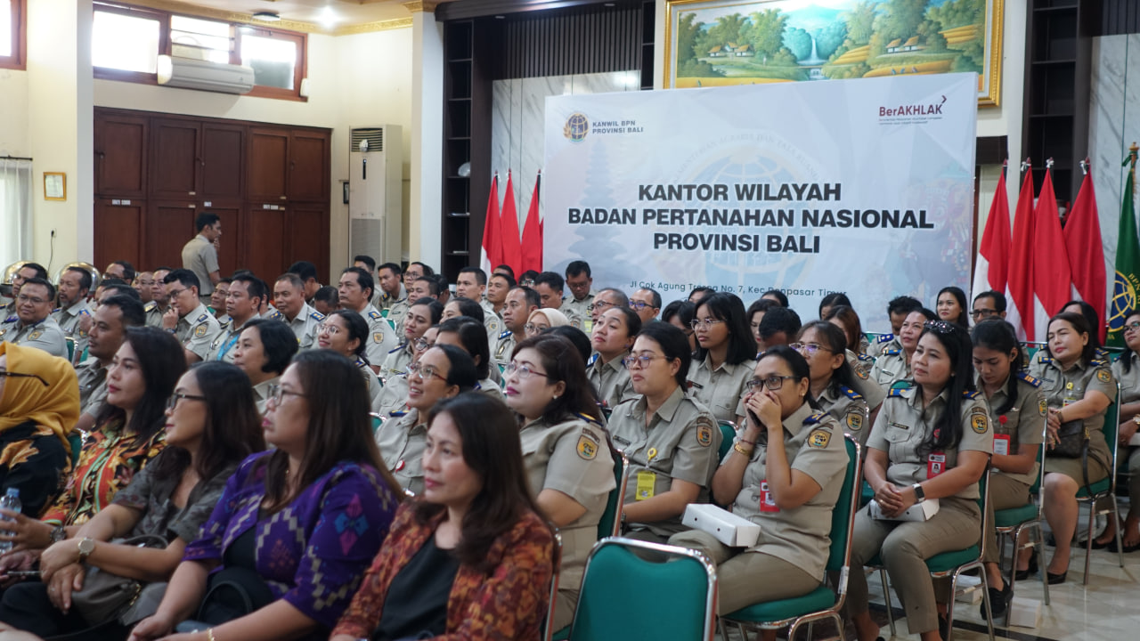 peserta Seminar Motivasi BPN Kanwil Bali bersama Coach Wira
